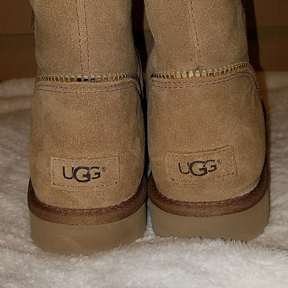 UGGS 🔥FLASH SALE🔥 - Picture 3 of 8